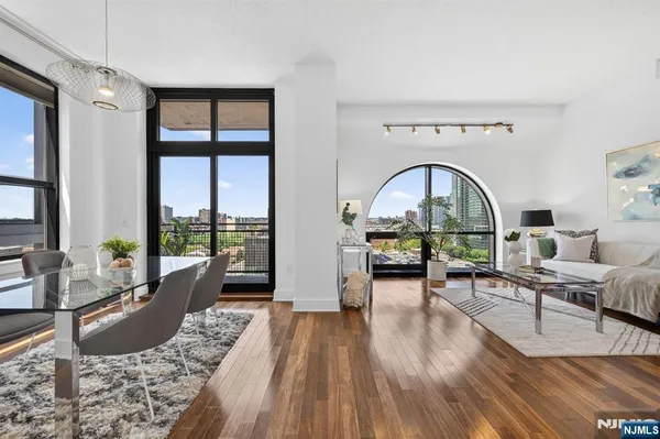 $999,000 | 159 2nd Street, Unit 1104, Jersey City, NJ 07302