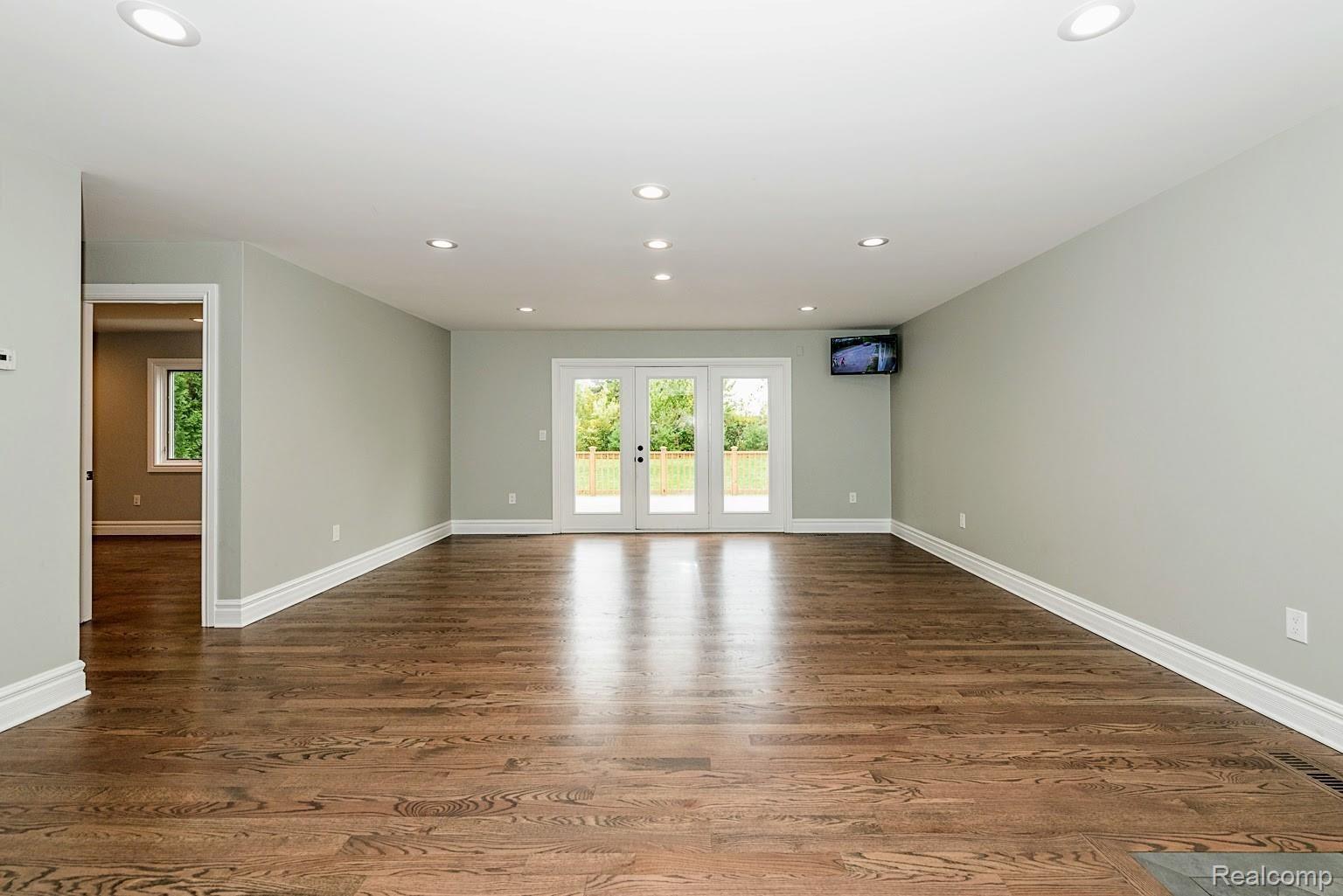 25101 Rust Road New Boston, MI 48164 - Photo 36 of 61 DSC_5644.jpg