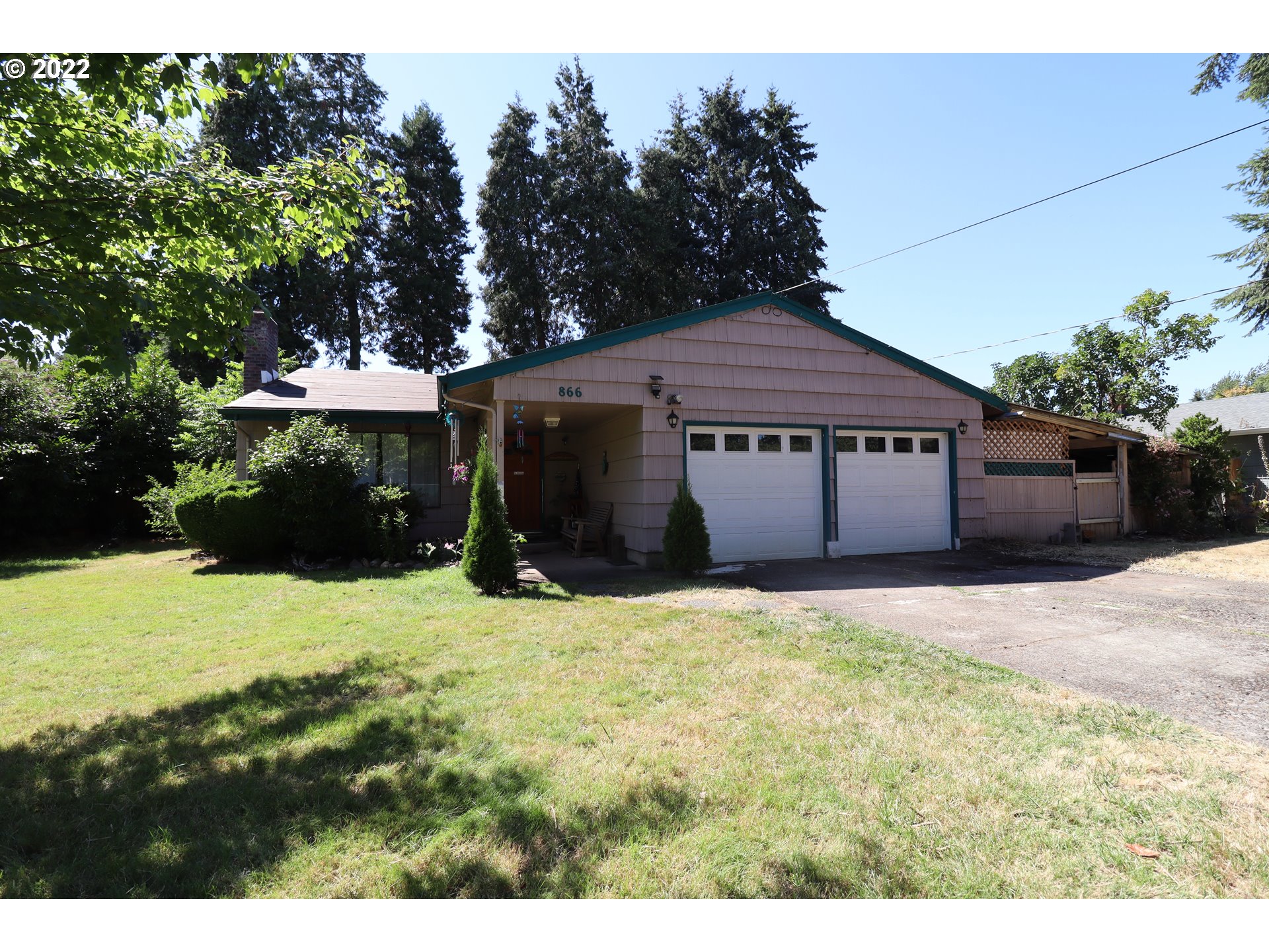 866 58th Street Springfield, OR 97478 - Photo 1 of 12 a front view of a house with a yard