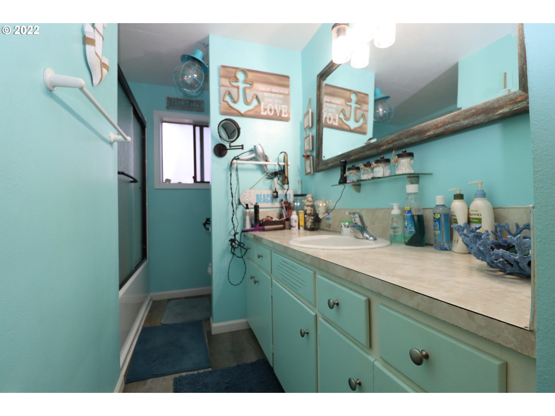 866 58th Street Springfield, OR 97478 - Photo 8 of 12 a bathroom with a sink and a mirror