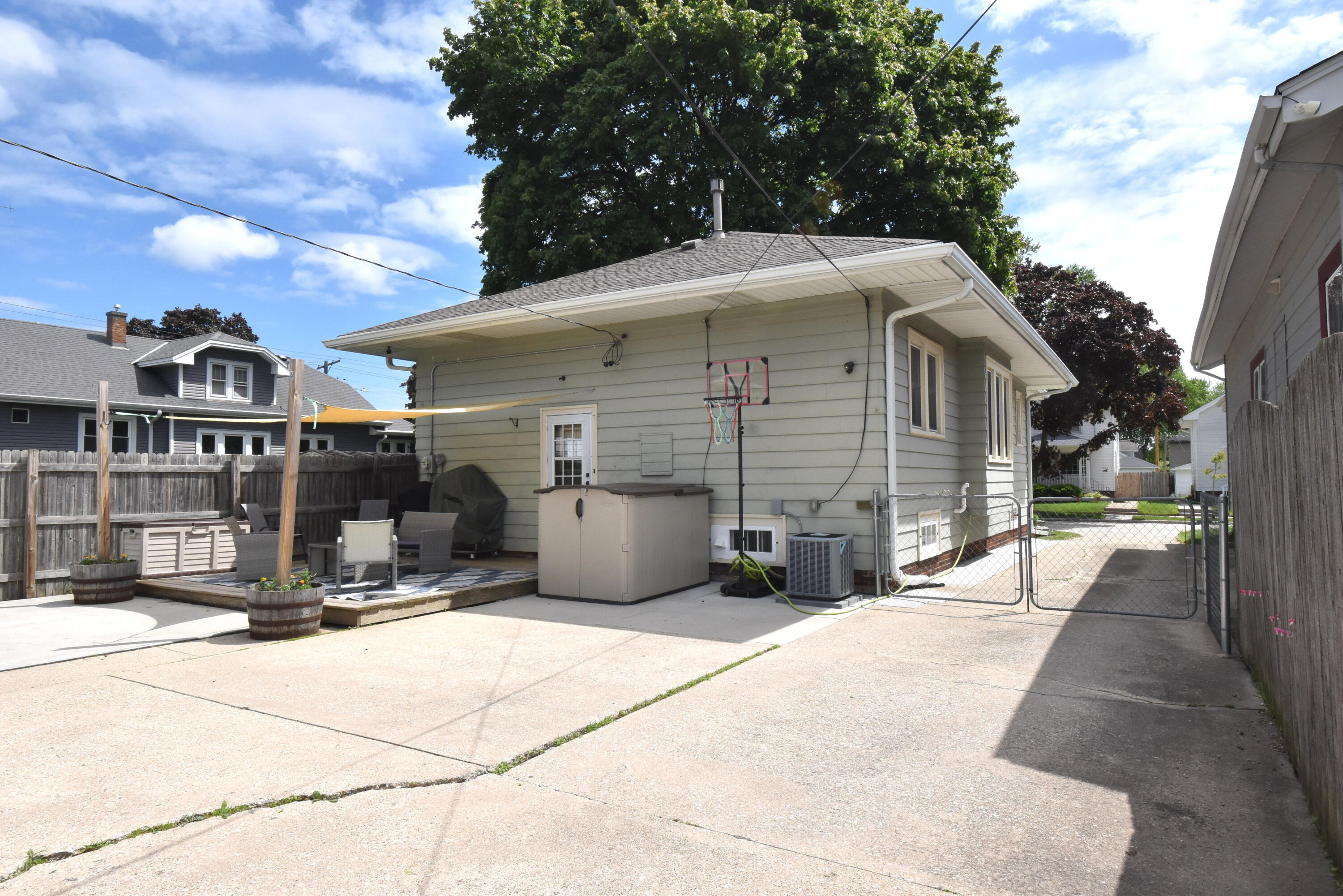 1224 West Lawn Avenue Racine, WI 53405 - Photo 44 of 46 Back view