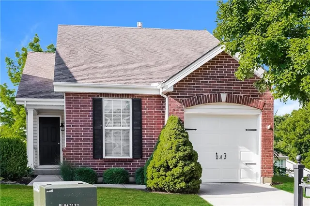 $2,100 | 1923 Northwest 82nd Terrace, Kansas City, MO 64151