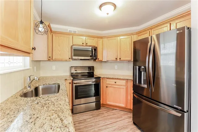 $2,100 | 1923 Northwest 82nd Terrace, Kansas City, MO 64151