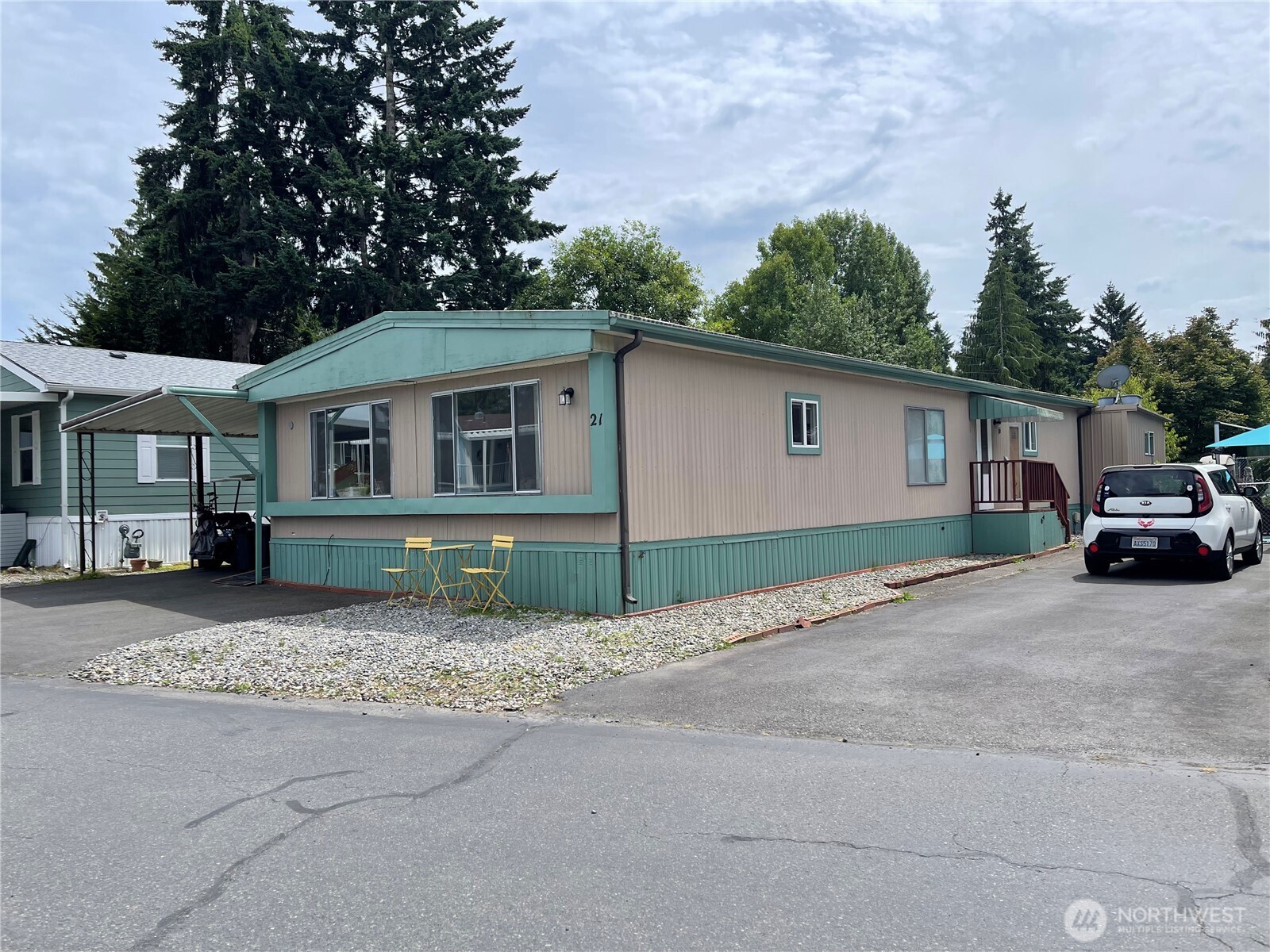 2101 South 324th Street, Unit 21 Federal Way, WA 98003 - Photo 1 of 39 a front view of a house with a garden