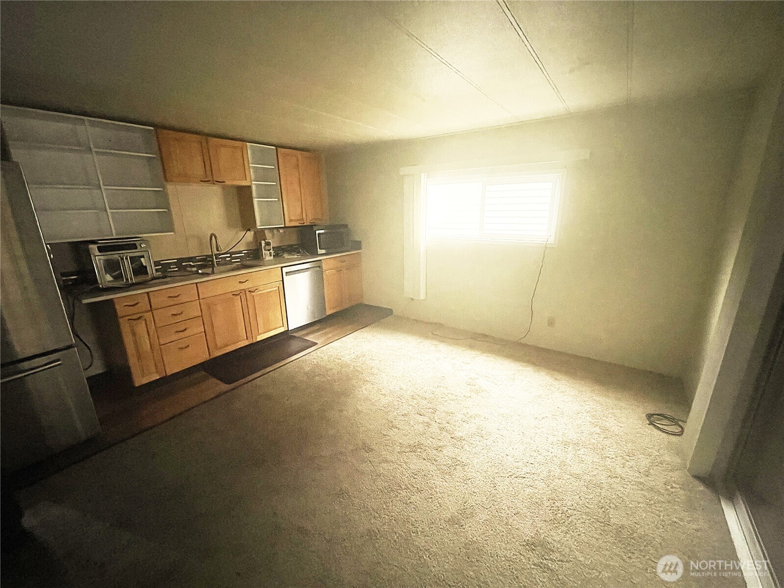 2101 South 324th Street, Unit 21 Federal Way, WA 98003 - Photo 25 of 40 a large kitchen with a stove