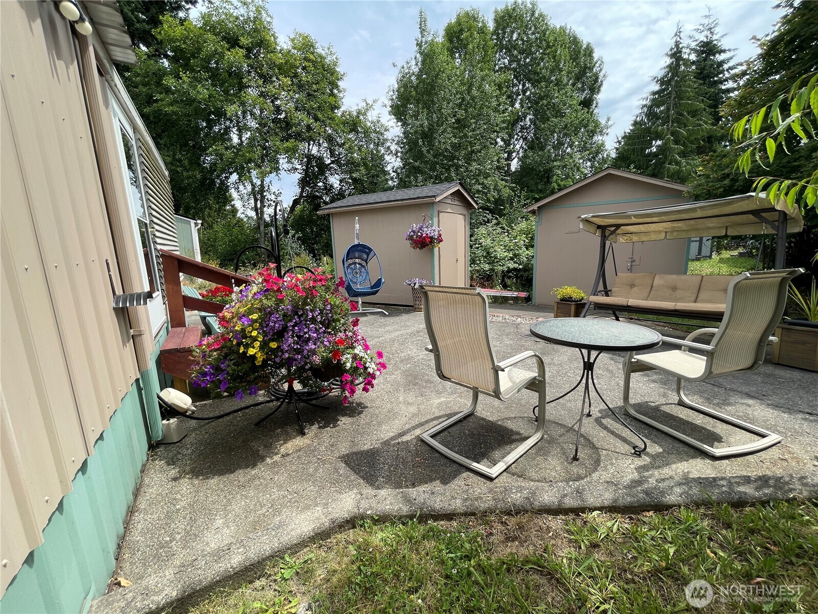 2101 South 324th Street, Unit 21 Federal Way, WA 98003 - Photo 5 of 40 a front view of a house with a yard and a fountain