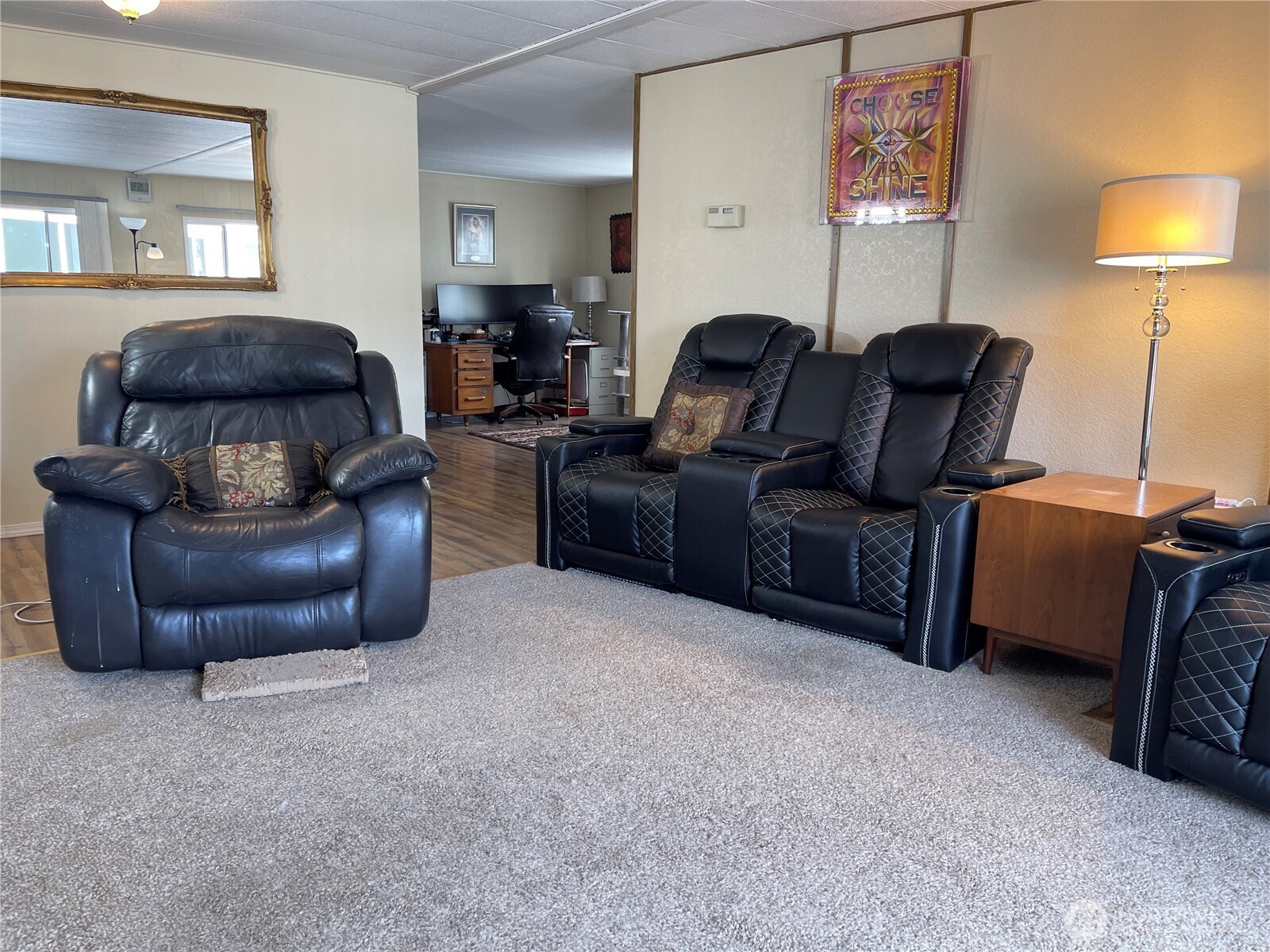 2101 South 324th Street, Unit 21 Federal Way, WA 98003 - Photo 6 of 39 a living room with furniture