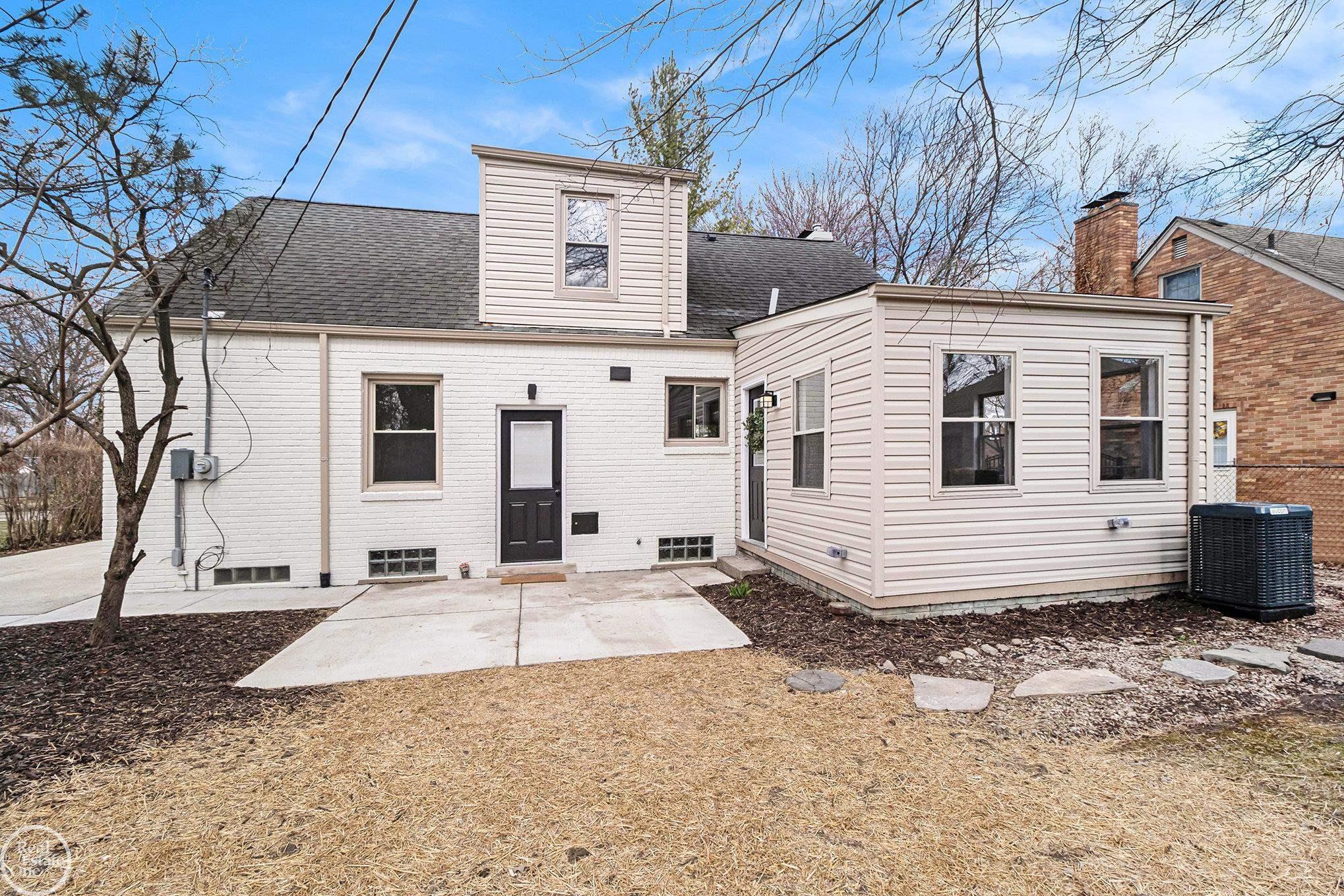 1243 Hawthorne Road Grosse Pointe, MI 48236 - Photo 24 of 34 50169656-29166761-7bea-4e40-94fe-fd669b38a3d2.JPG