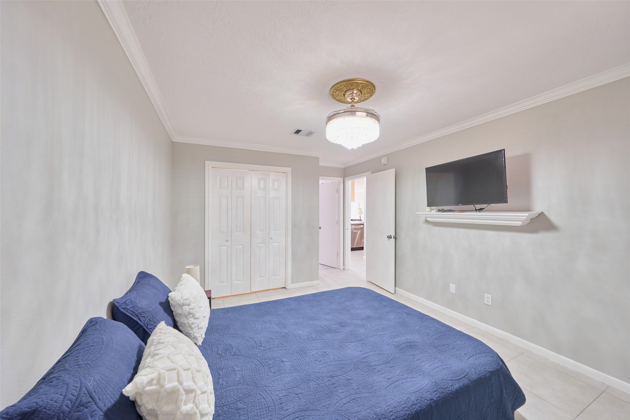 801 River Road, Unit 105D Montgomery, TX 77356 - Photo 17 of 32 Primary bedroom features tiled floors, a closet & bathroom