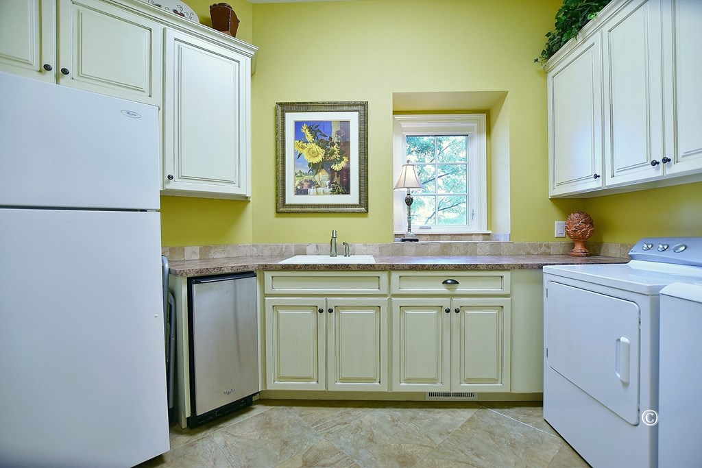 2408 Country Club Road Columbus, GA 31906 - Photo 26 of 45 Laundry room