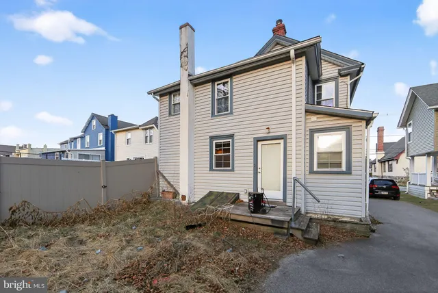 a front view of a house with garage