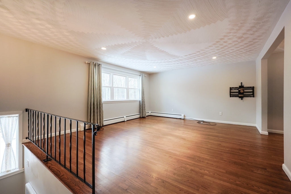 23 Oregon Road Ashland, MA 01721 - Photo 4 of 37