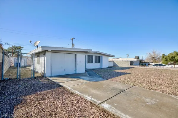 $1,500 | 232 Hillcrest Drive, Henderson, NV 89015