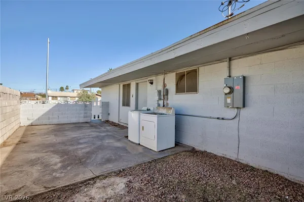 $1,500 | 232 Hillcrest Drive, Henderson, NV 89015
