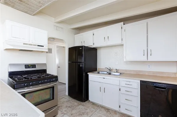 $1,500 | 232 Hillcrest Drive, Henderson, NV 89015