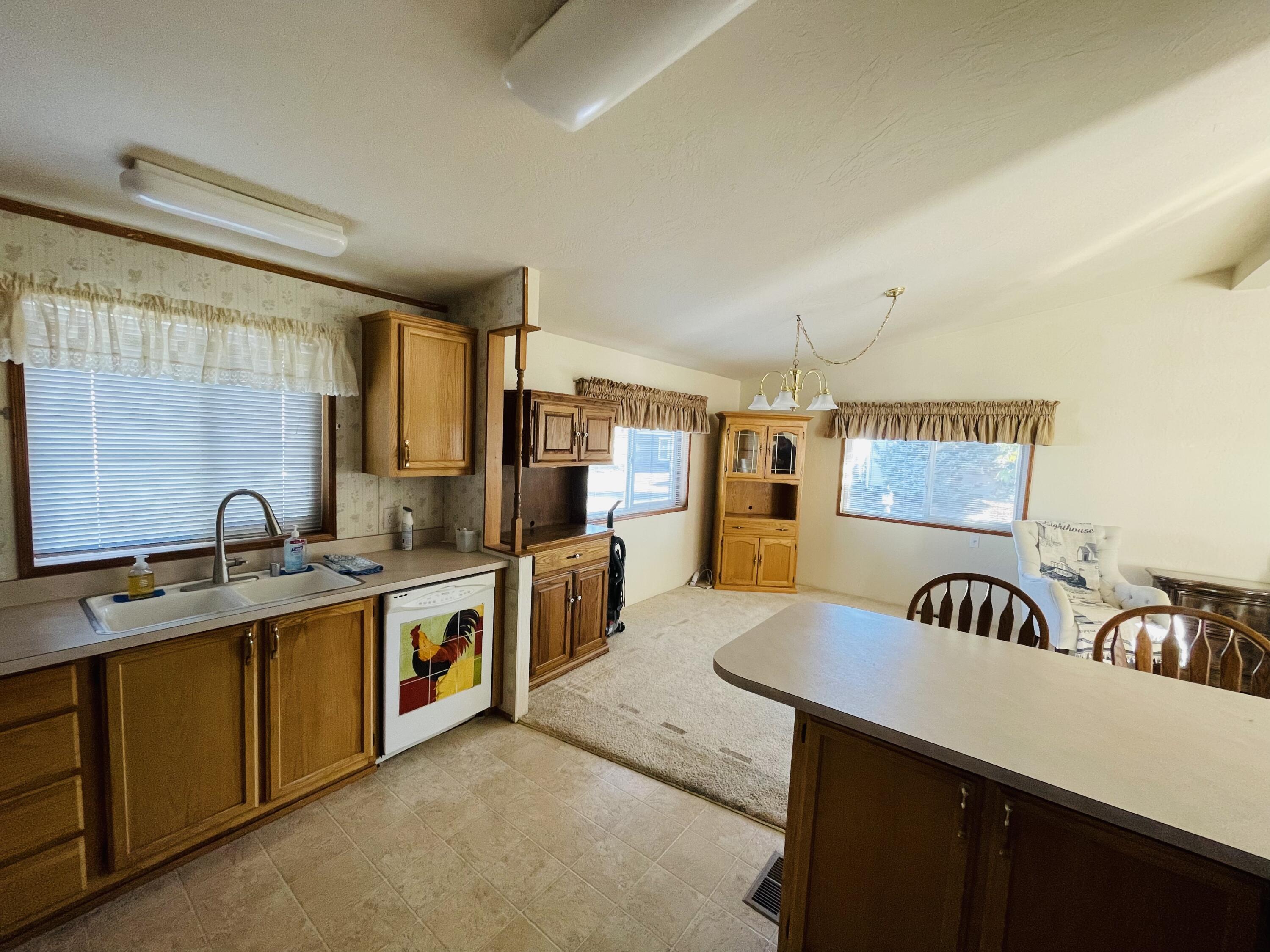 555 Freeman Road, Unit 214 Central Point, OR 97502 - Photo 7 of 21 CE759AFA-DDF8-4E32-9CD6-2CB81C3DD7CB