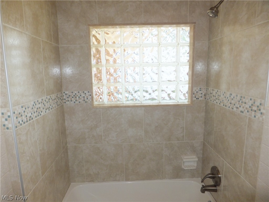 2720 Snow Road Cleveland, OH 44134 - Photo 13 of 20