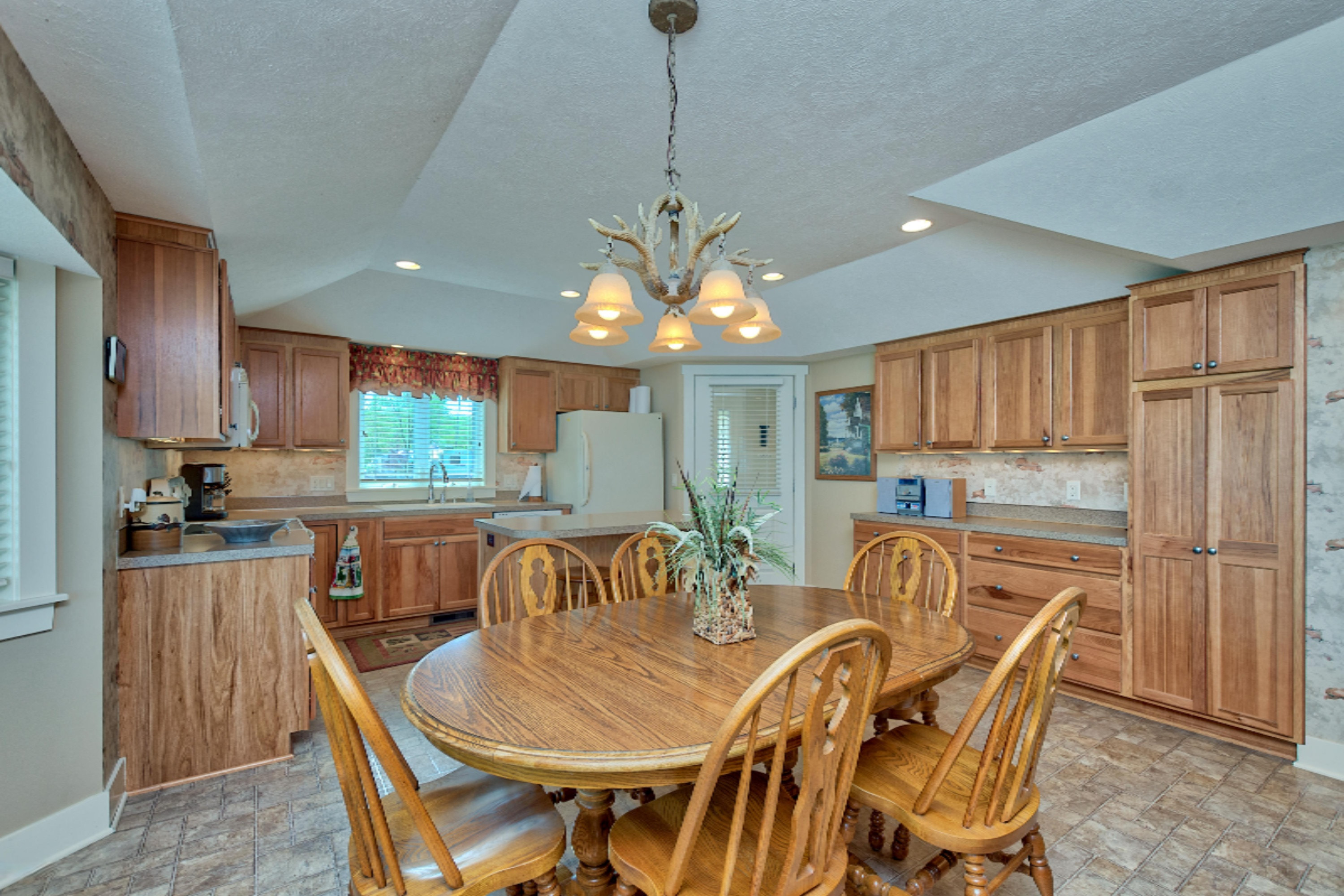 6124 Cutler Road Lakeview, MI 48850 - Photo 10 of 38 09 Dining Area and Kitchen