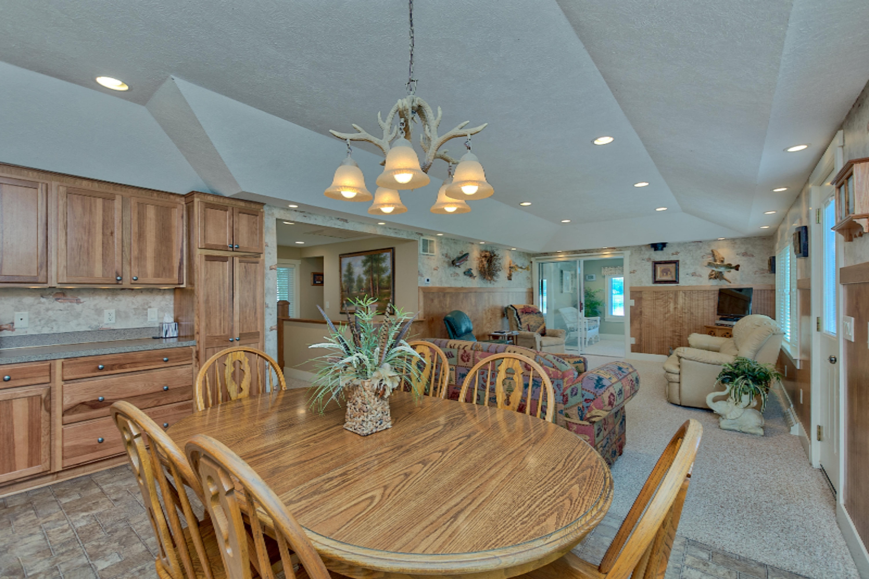 6124 Cutler Road Lakeview, MI 48850 - Photo 11 of 38 10 Dining Area and Living Room