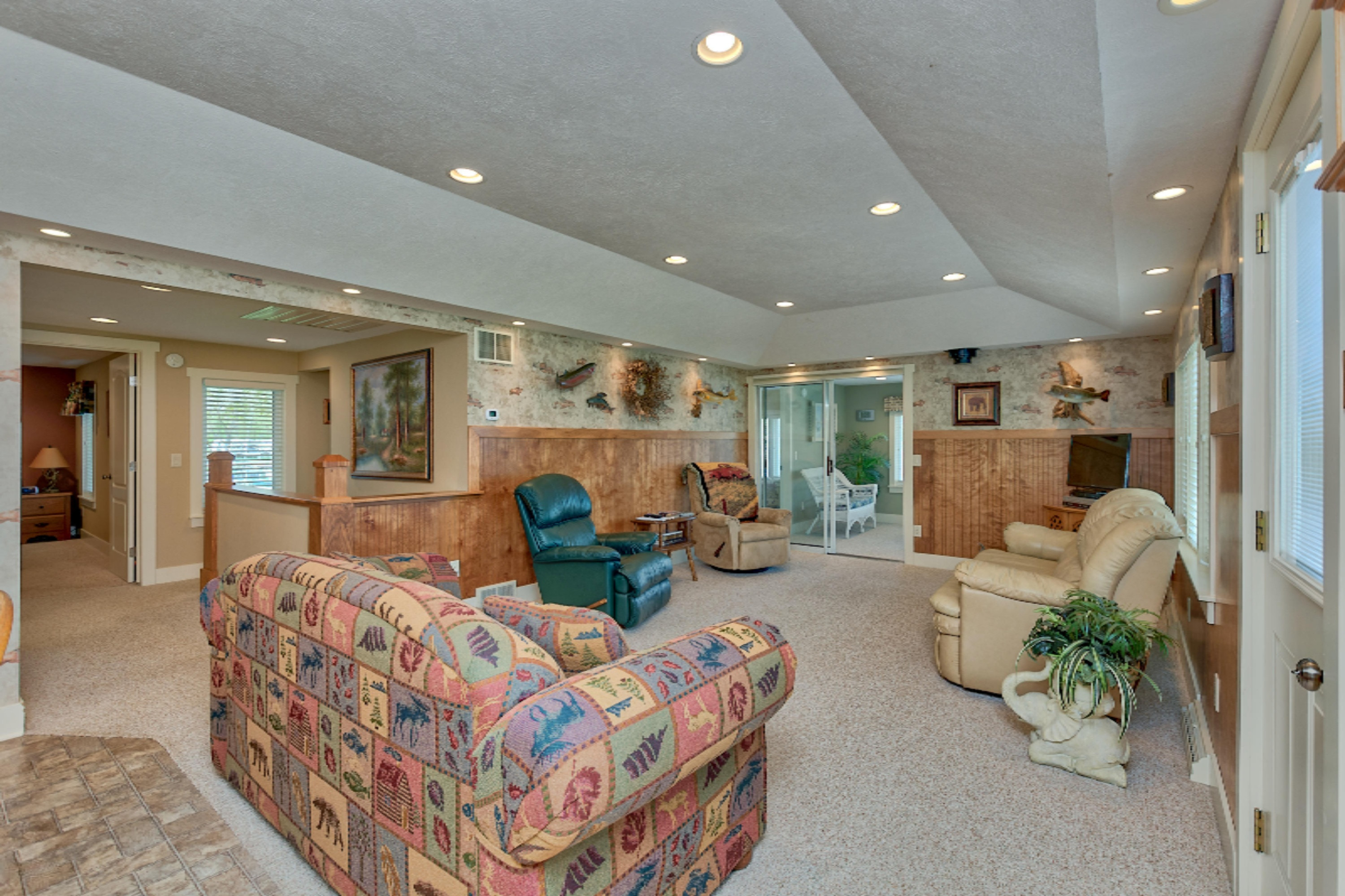 6124 Cutler Road Lakeview, MI 48850 - Photo 14 of 38 13 Living Room