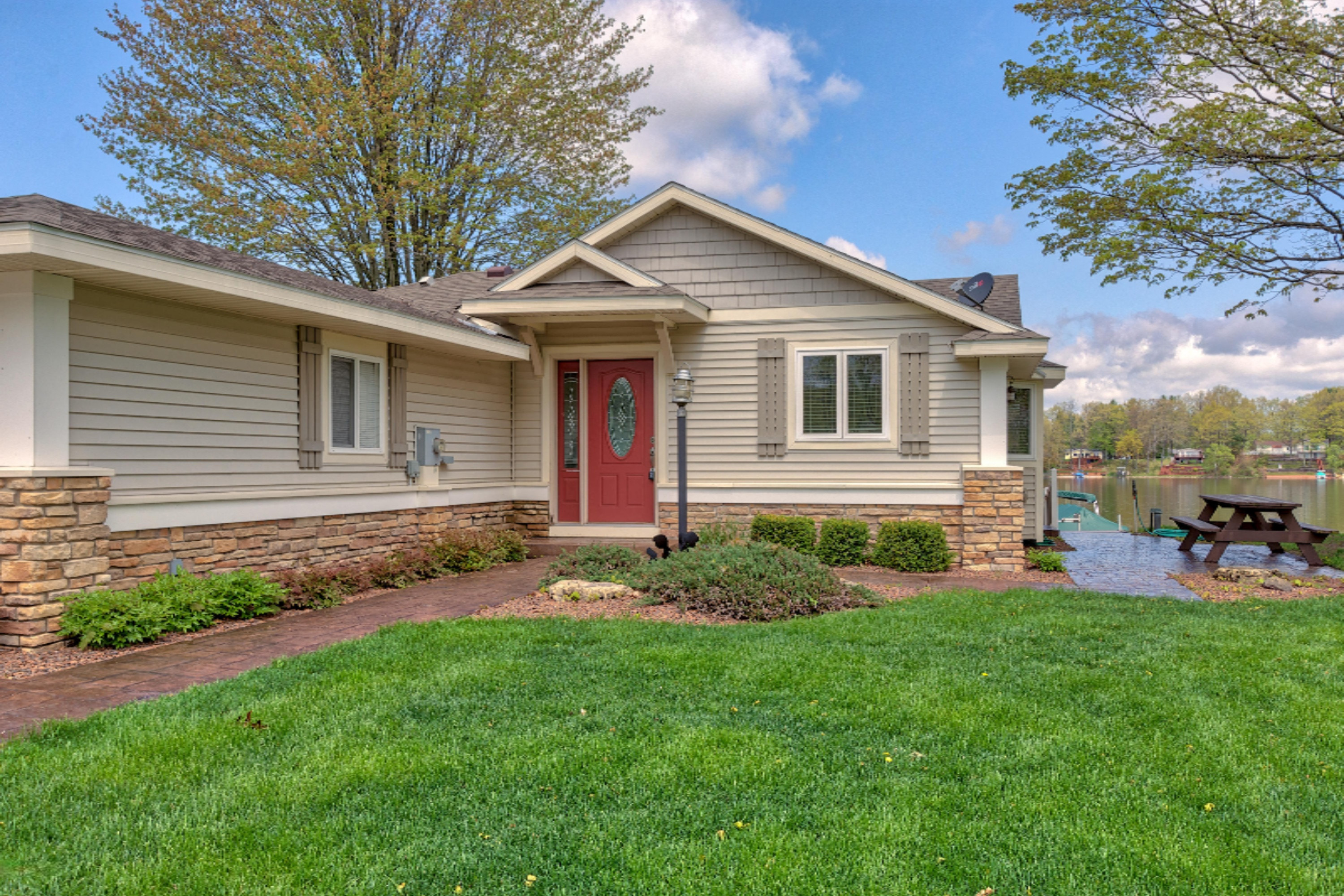 6124 Cutler Road Lakeview, MI 48850 - Photo 2 of 38 04 Front Entry