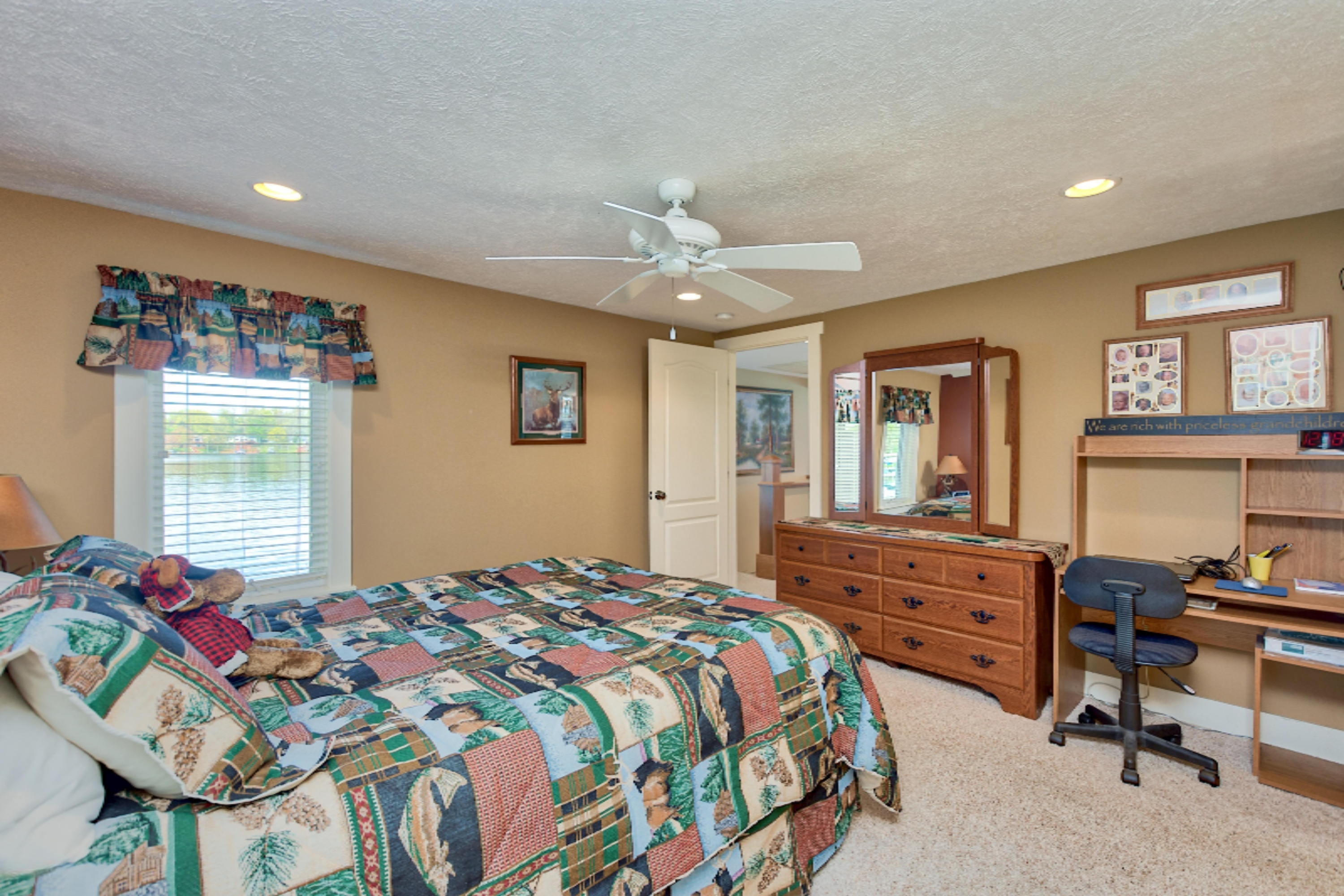 6124 Cutler Road Lakeview, MI 48850 - Photo 20 of 38 20 Master Bedroom