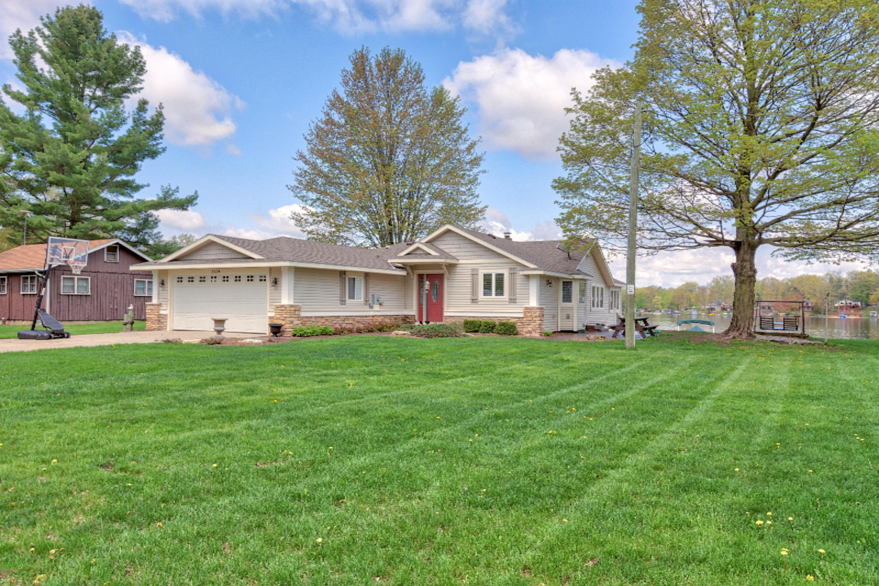 6124 Cutler Road Lakeview, MI 48850 - Photo 31 of 38 34 Front Angle