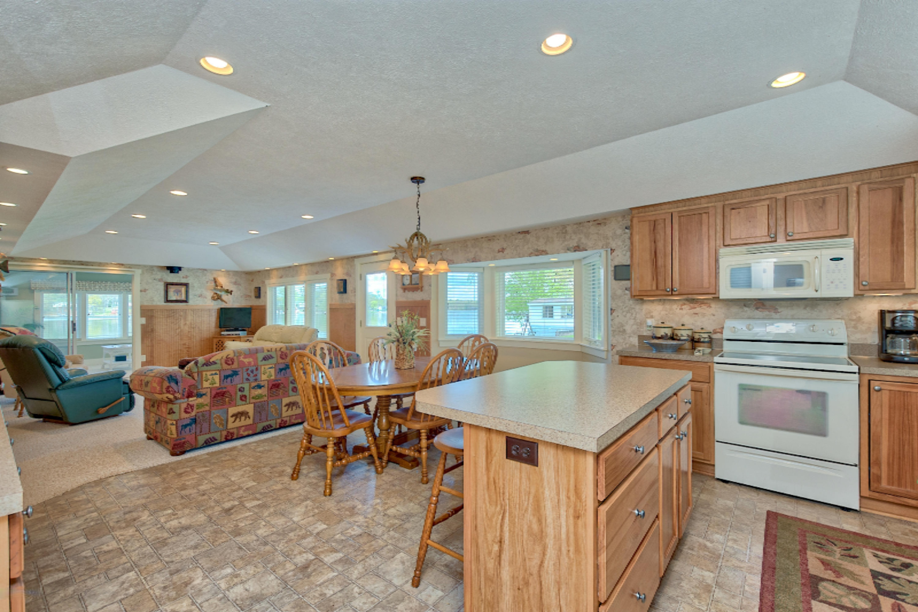 6124 Cutler Road Lakeview, MI 48850 - Photo 37 of 38 05 Open Floor Plan