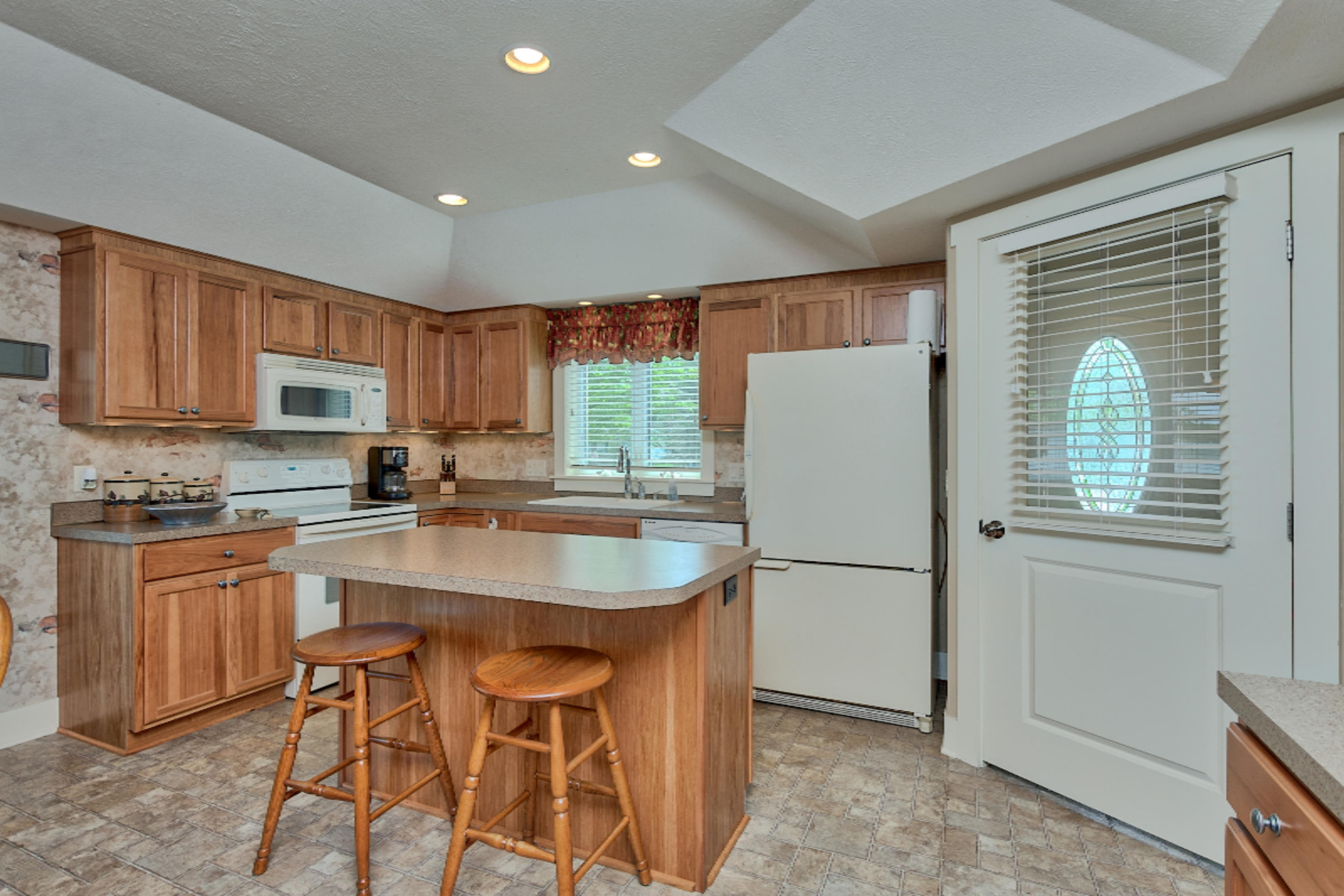 6124 Cutler Road Lakeview, MI 48850 - Photo 8 of 38 07 Kitchen
