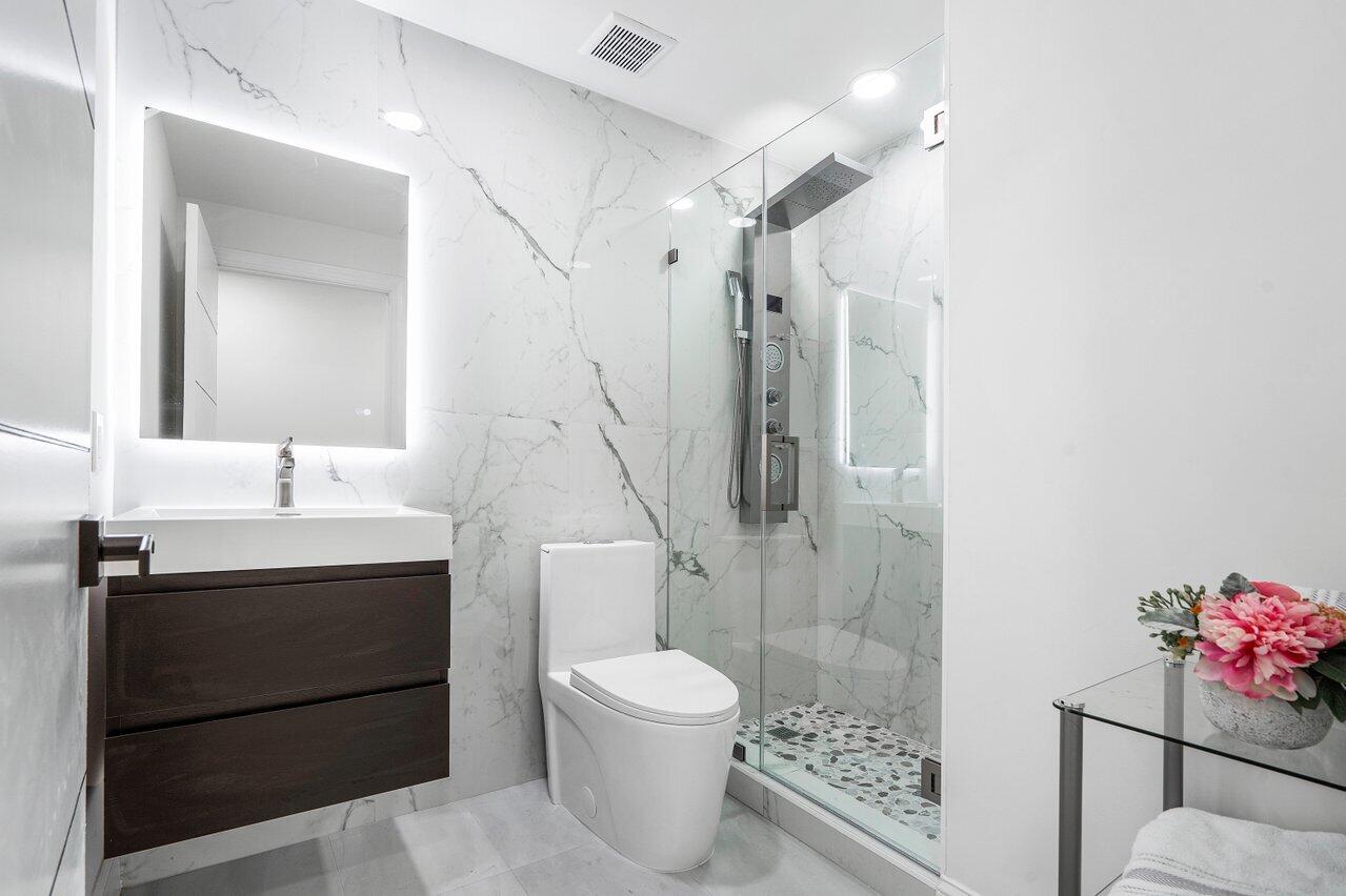 17370 Vía Capri East Boca Raton, FL 33496 - Photo 13 of 22 3rd Bathroom