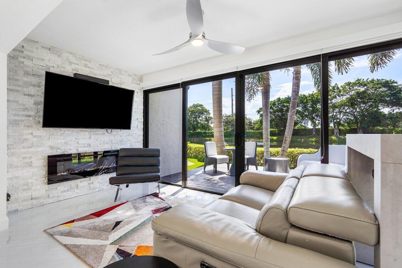 17370 Vía Capri East Boca Raton, FL 33496 - Photo 14 of 22 Den