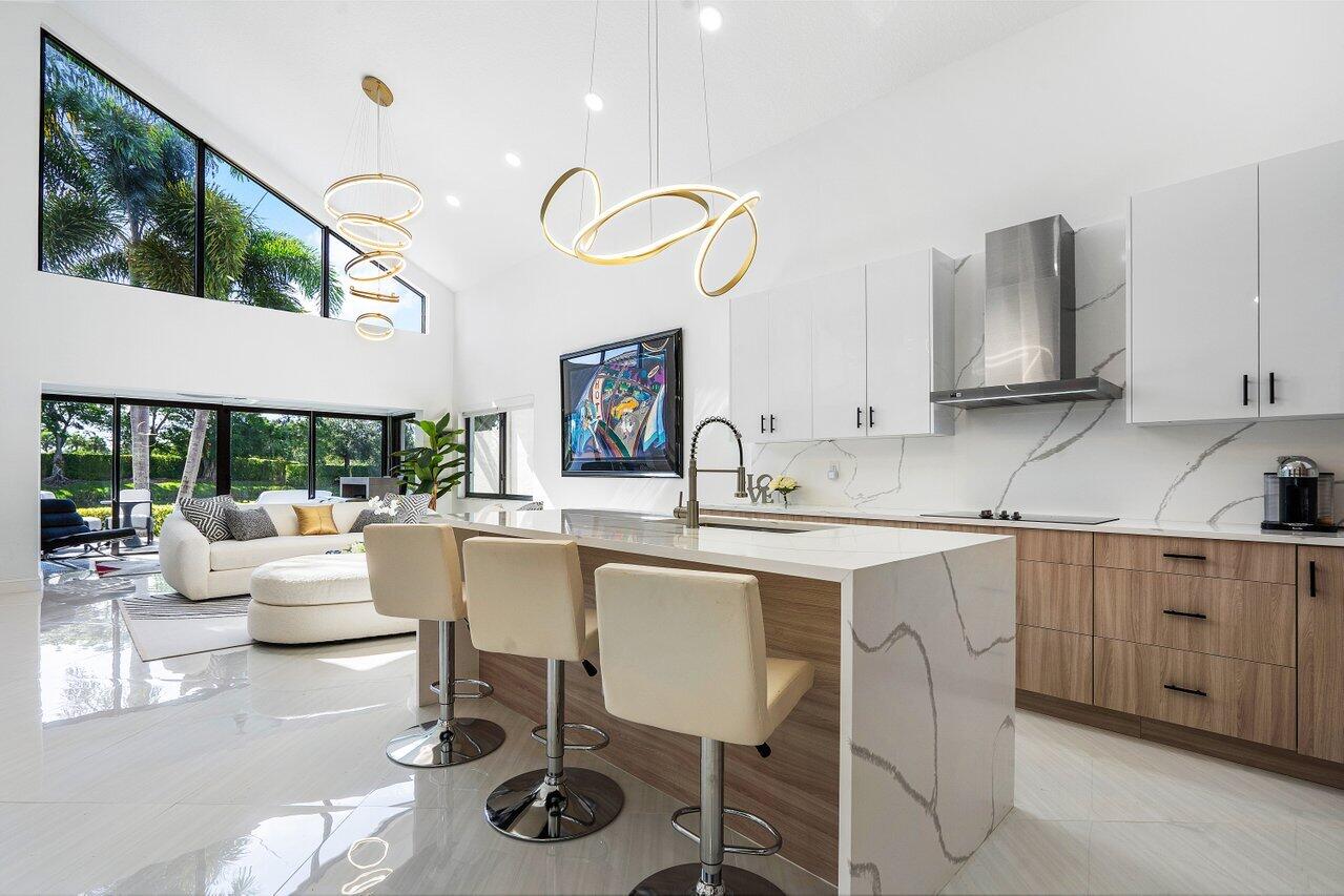 17370 Vía Capri East Boca Raton, FL 33496 - Photo 2 of 22 Kitchen
