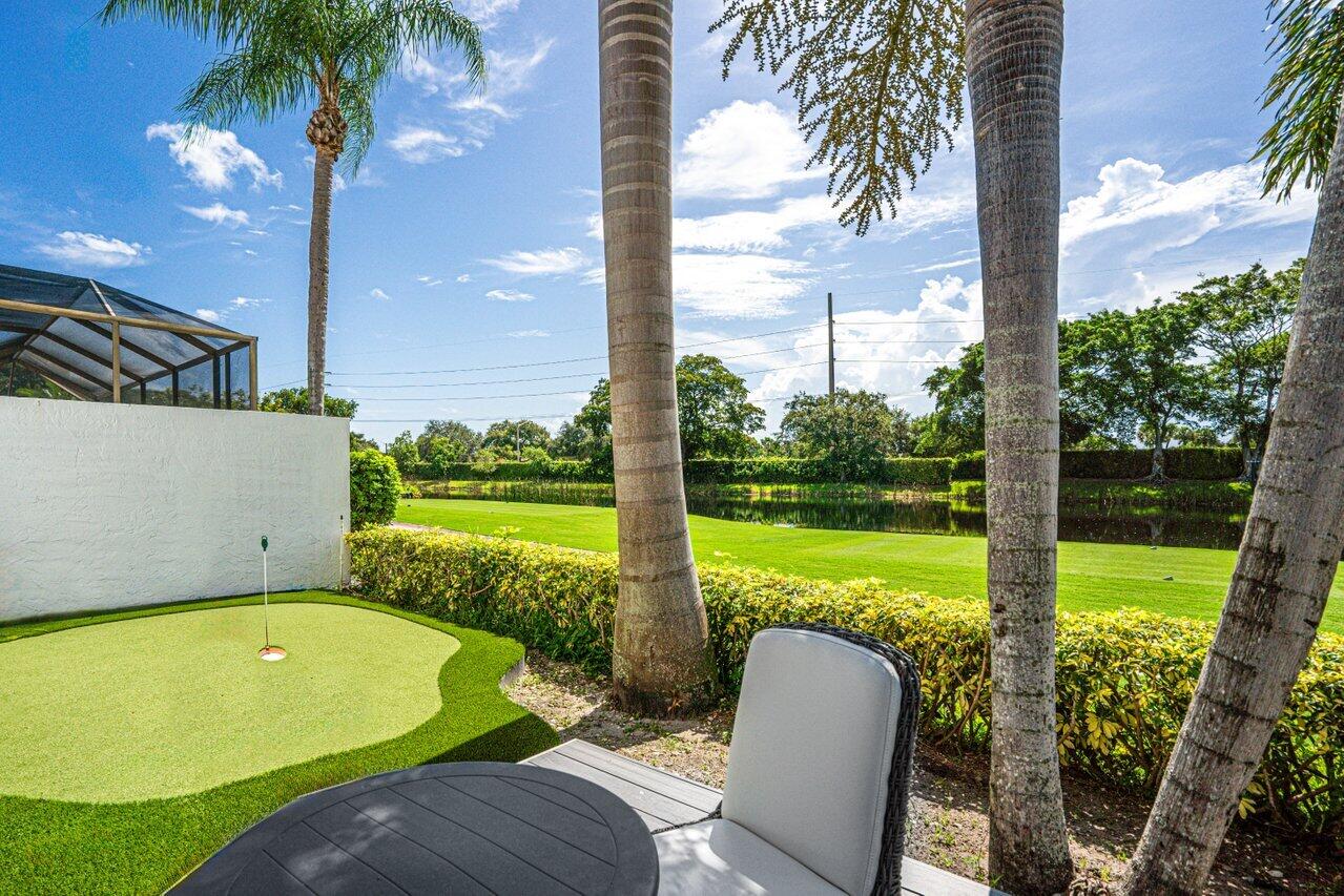 17370 Vía Capri East Boca Raton, FL 33496 - Photo 21 of 22 Putting green