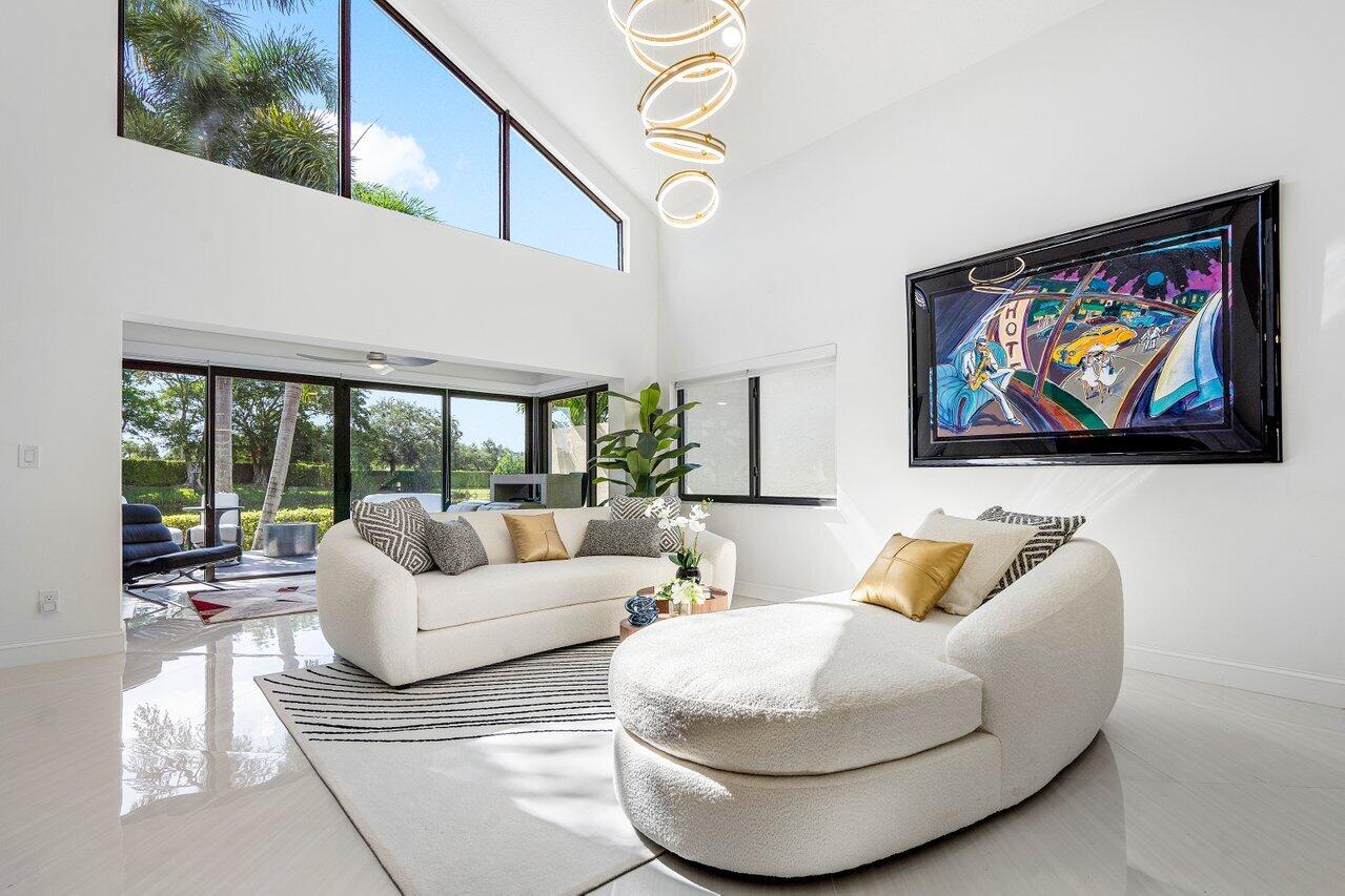 17370 Vía Capri East Boca Raton, FL 33496 - Photo 6 of 22 Living Room