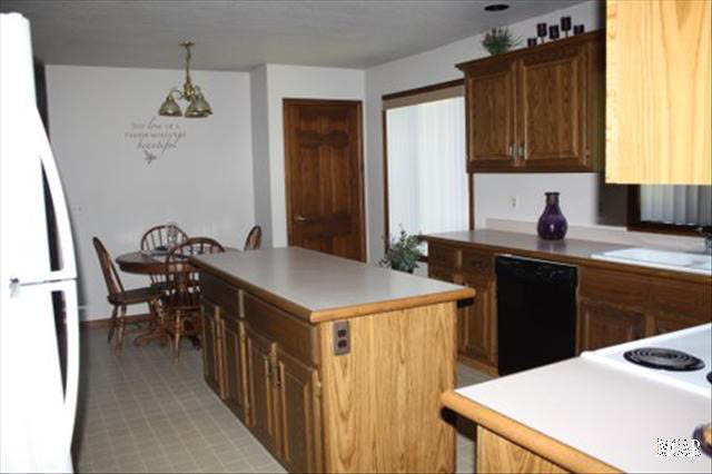 2144 South Custer Road Monroe, MI 48161 - Photo 11 of 17 20016075-10.JPG