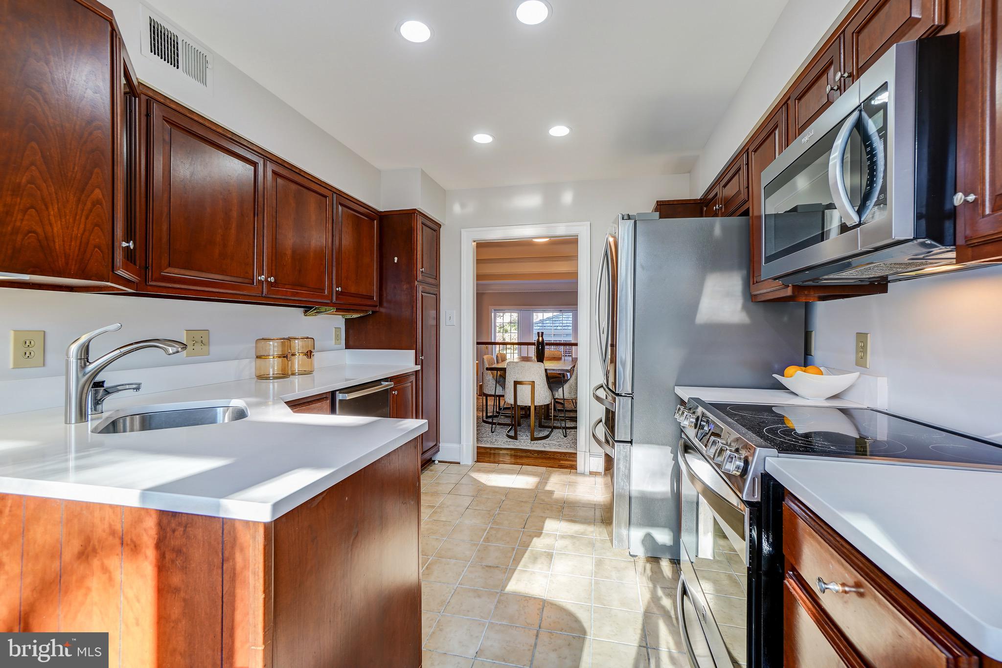 8006 Quarry Ridge Way Bethesda, MD 20817 - Photo 10 of 35