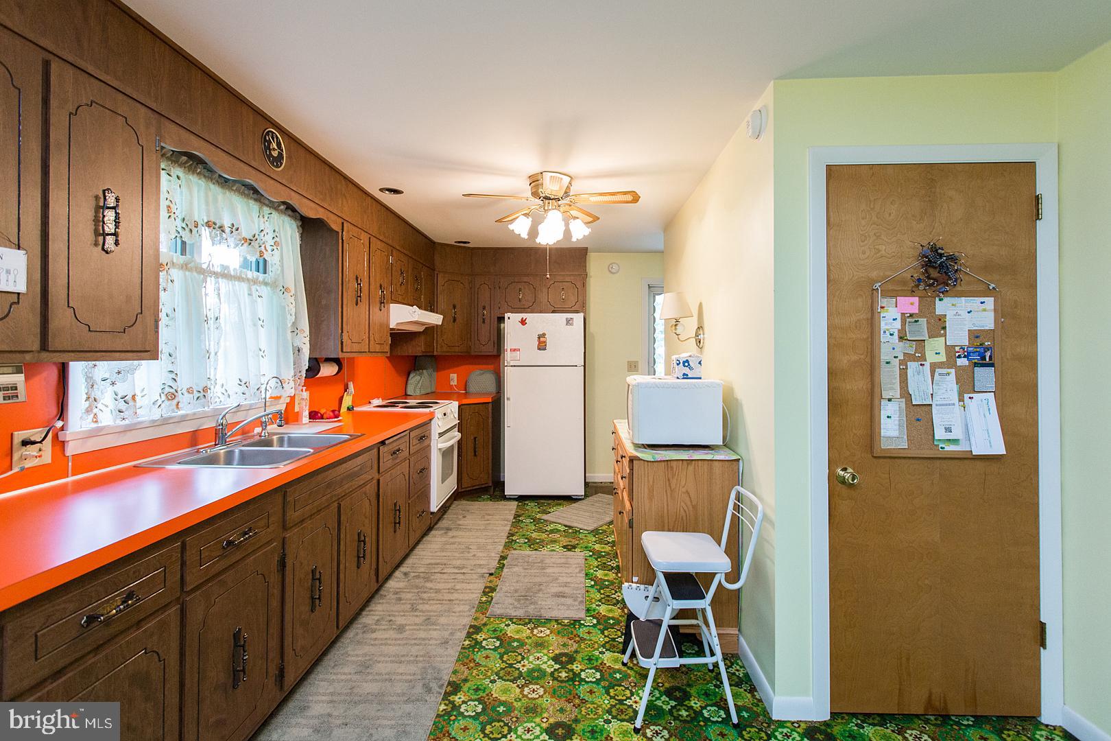 38 Heritage Road Akron, PA 17501 - Photo 26 of 38 Kitchen w/ lots of cabinets & counter space