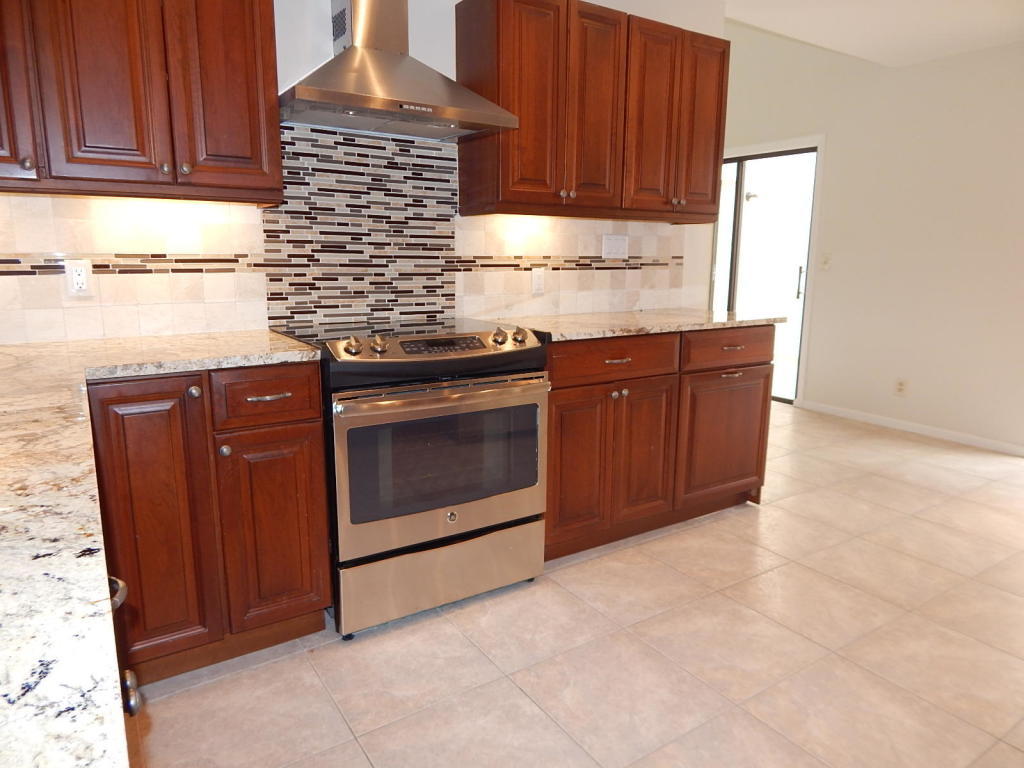 7277 Arcadia Court Boca Raton, FL 33433 - Photo 7 of 22 8A3B15C3-DD94-46C4-8E4B-79325EF2FFA0