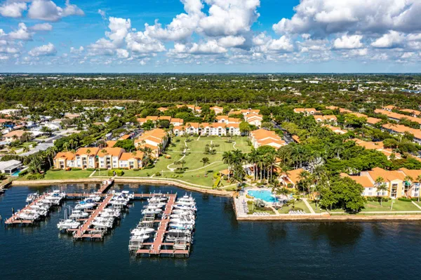 $2,450 | 131 Yacht Club Way, Unit 106, Hypoluxo, FL 33462