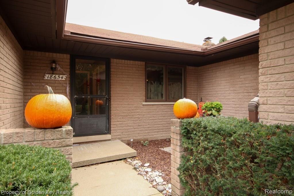 18634 Gill Road Livonia, MI 48152 - Photo 11 of 43 IMG_1426 (Custom).jpg