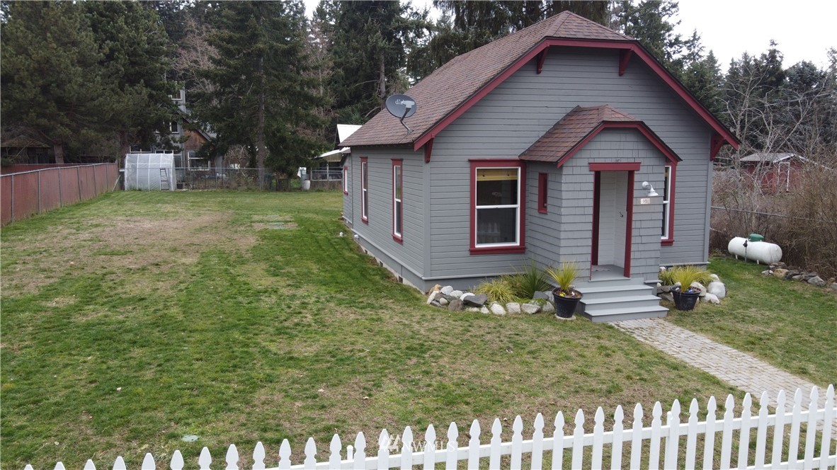 141 3rd Street Port Hadlock, WA 98339 - Photo 4 of 32 Gallery Image 4