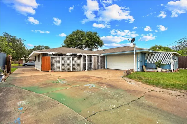 a view of garden with patio