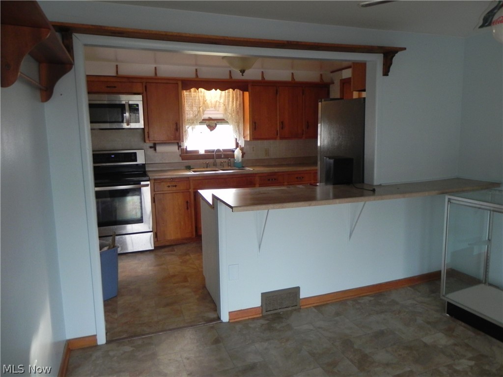 782 Benton Road Salem, OH 44460 - Photo 5 of 12 Standing in dining room looking at kitchen