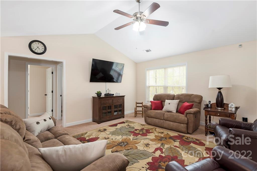 2805 Hart Road Charlotte, NC 28214 - Photo 9 of 45 Gallery Image 9