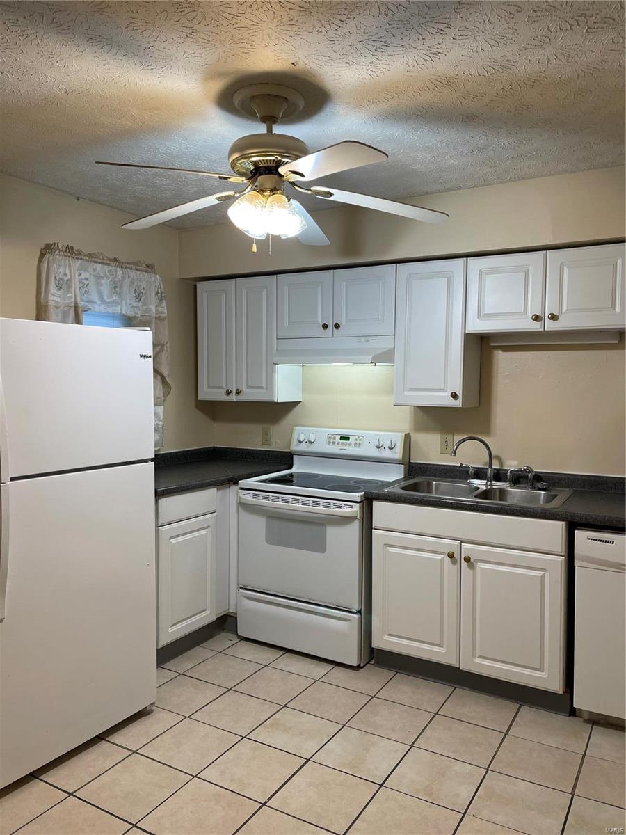302 Estate Drive, Unit A O'Fallon, IL 62269 - Photo 2 of 7