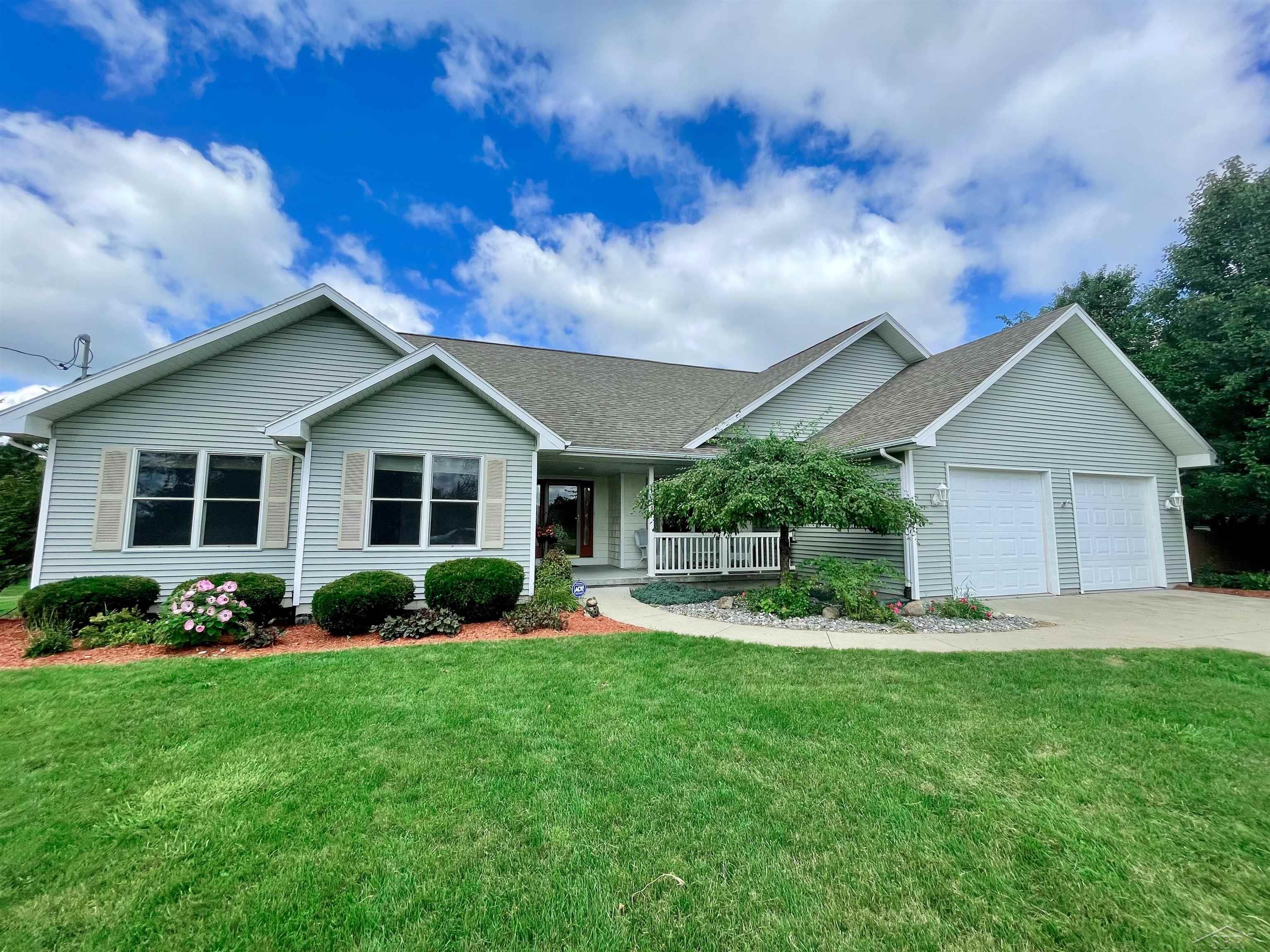 3393 Hackett Road Saginaw, MI 48603 - Photo 2 of 36 50086097-1.JPG