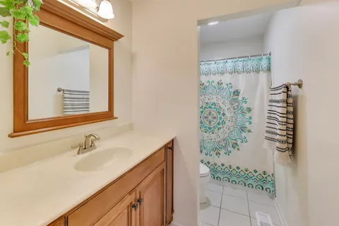 $265,000 | 46 Oak Valley Drive, Cary, IL 60013