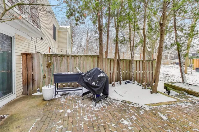 $265,000 | 46 Oak Valley Drive, Cary, IL 60013