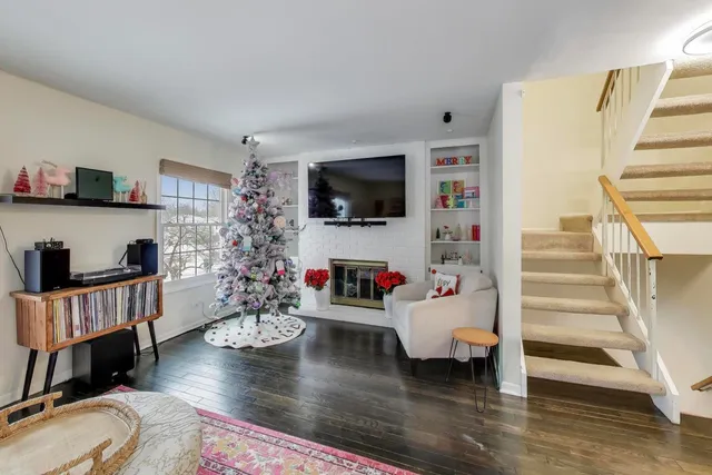 $265,000 | 46 Oak Valley Drive, Cary, IL 60013