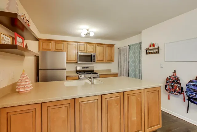 $265,000 | 46 Oak Valley Drive, Cary, IL 60013